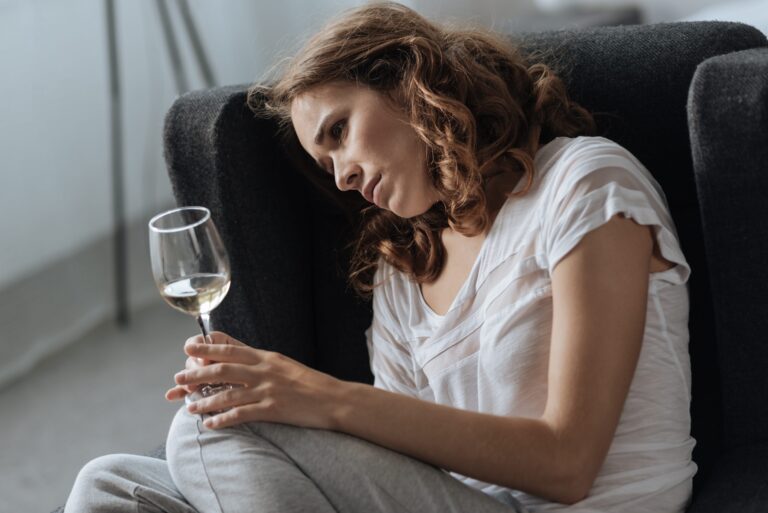 does alcohol make you depressed