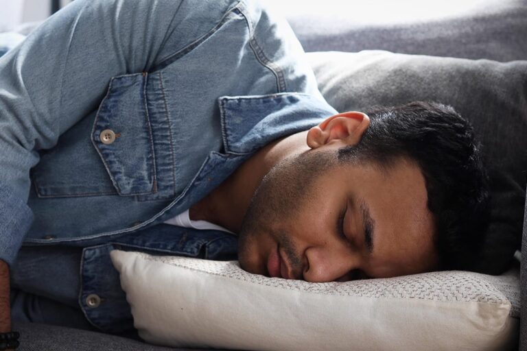 fully clothed man sleeping in the daytime wondering why does alcohol make me sleepy