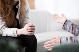 a person talks to a therapist in a prescription drug addiction treatment program 